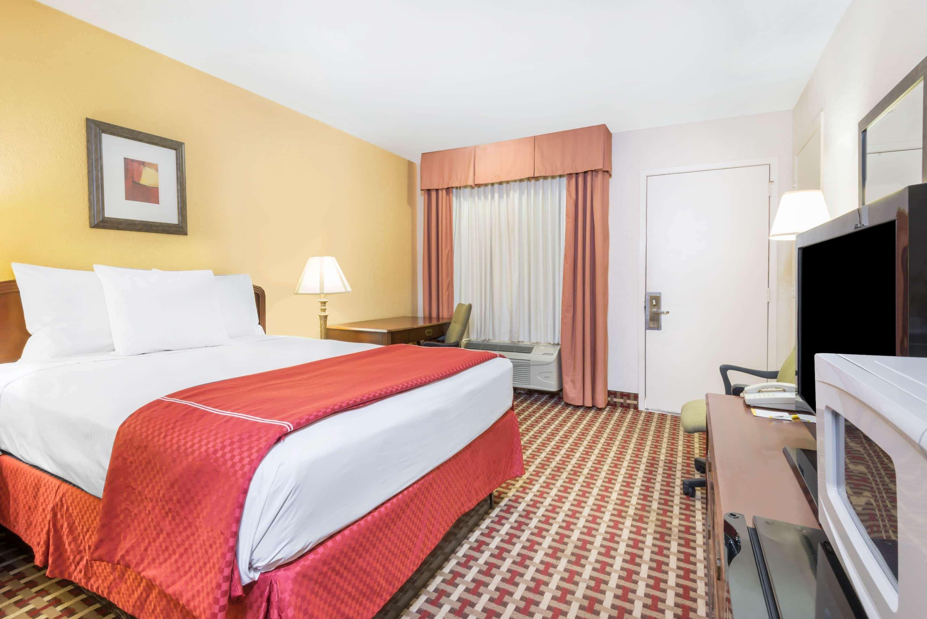 Days Inn By Wyndham Ottawa Exterior photo