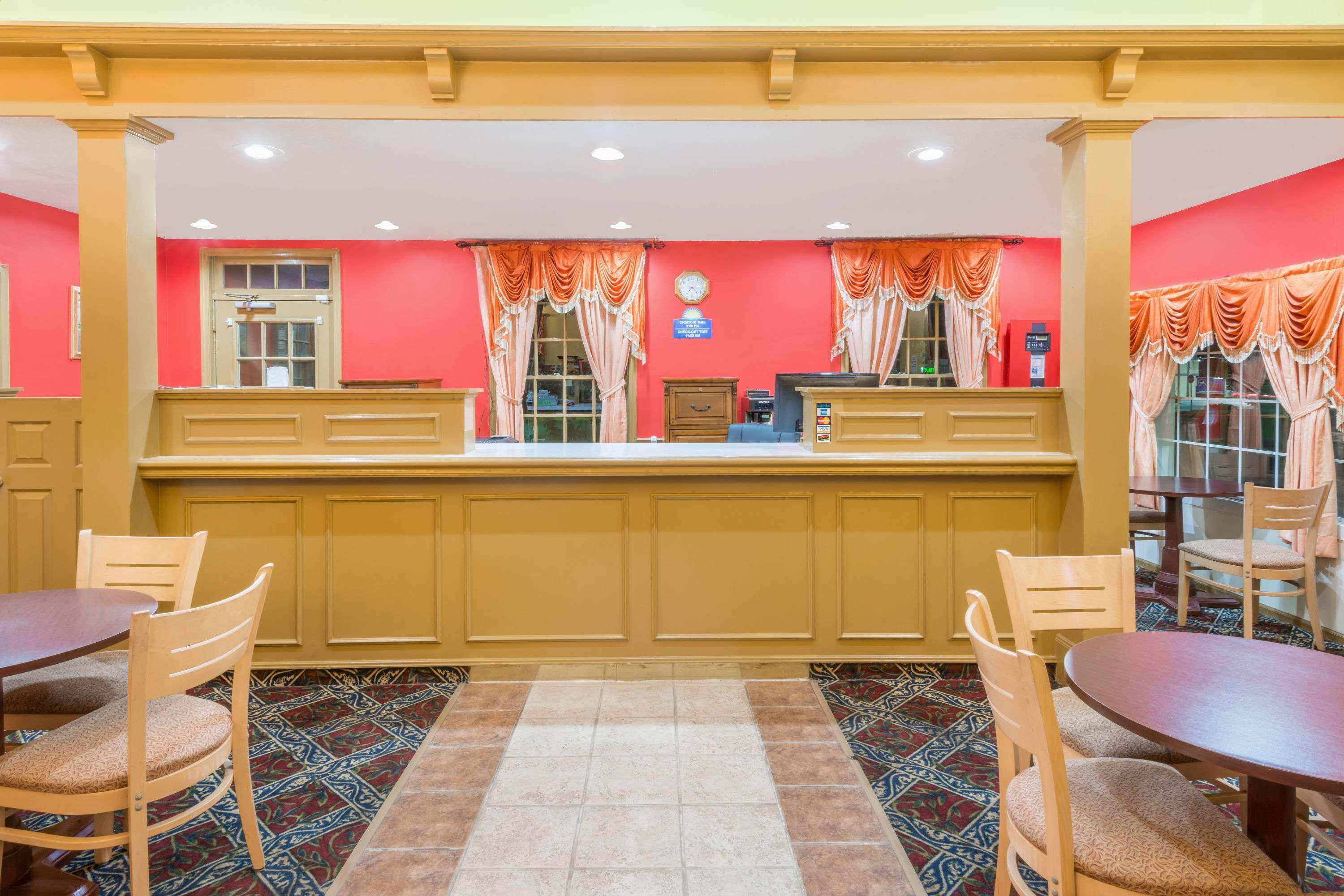 Days Inn By Wyndham Ottawa Exterior photo